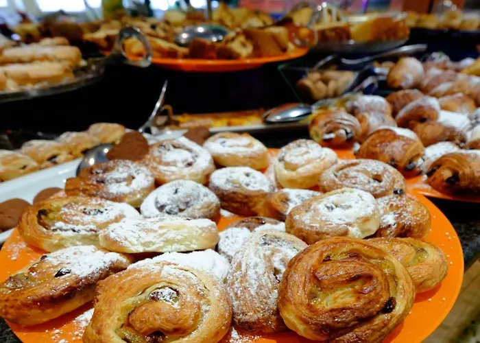 Miramare Готель